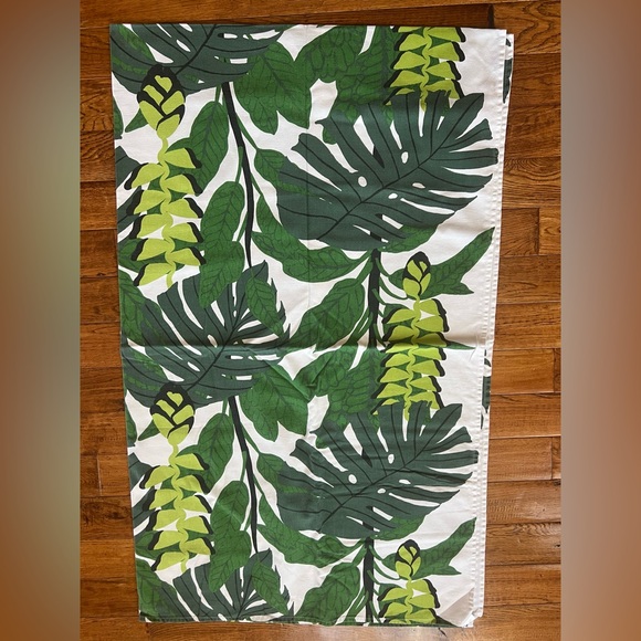 Finlayson Tablecloth with Tropical Leaf Design Green White - Picture 6 of 9